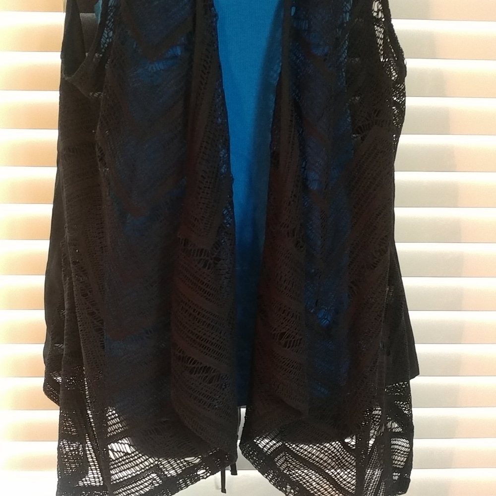 Vest - Picture 3 of 8